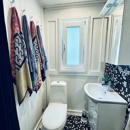 Villa Keskvaeljakul Asuv Hubane Maja Võsu