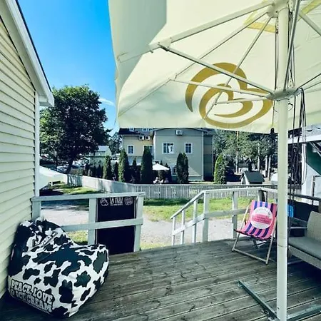 Keskvaeljakul Asuv Hubane Maja