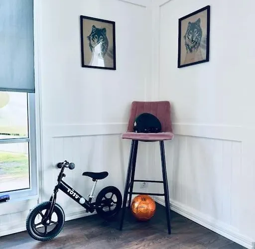 Willa Keskvaeljakul Asuv Hubane Maja Võsu