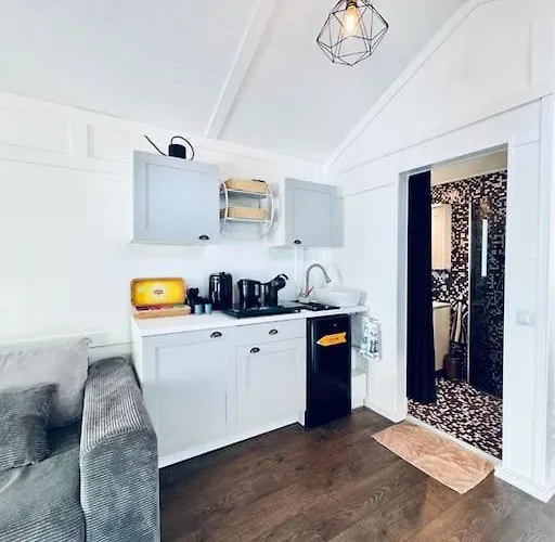 Keskvaeljakul Asuv Hubane Maja Willa *